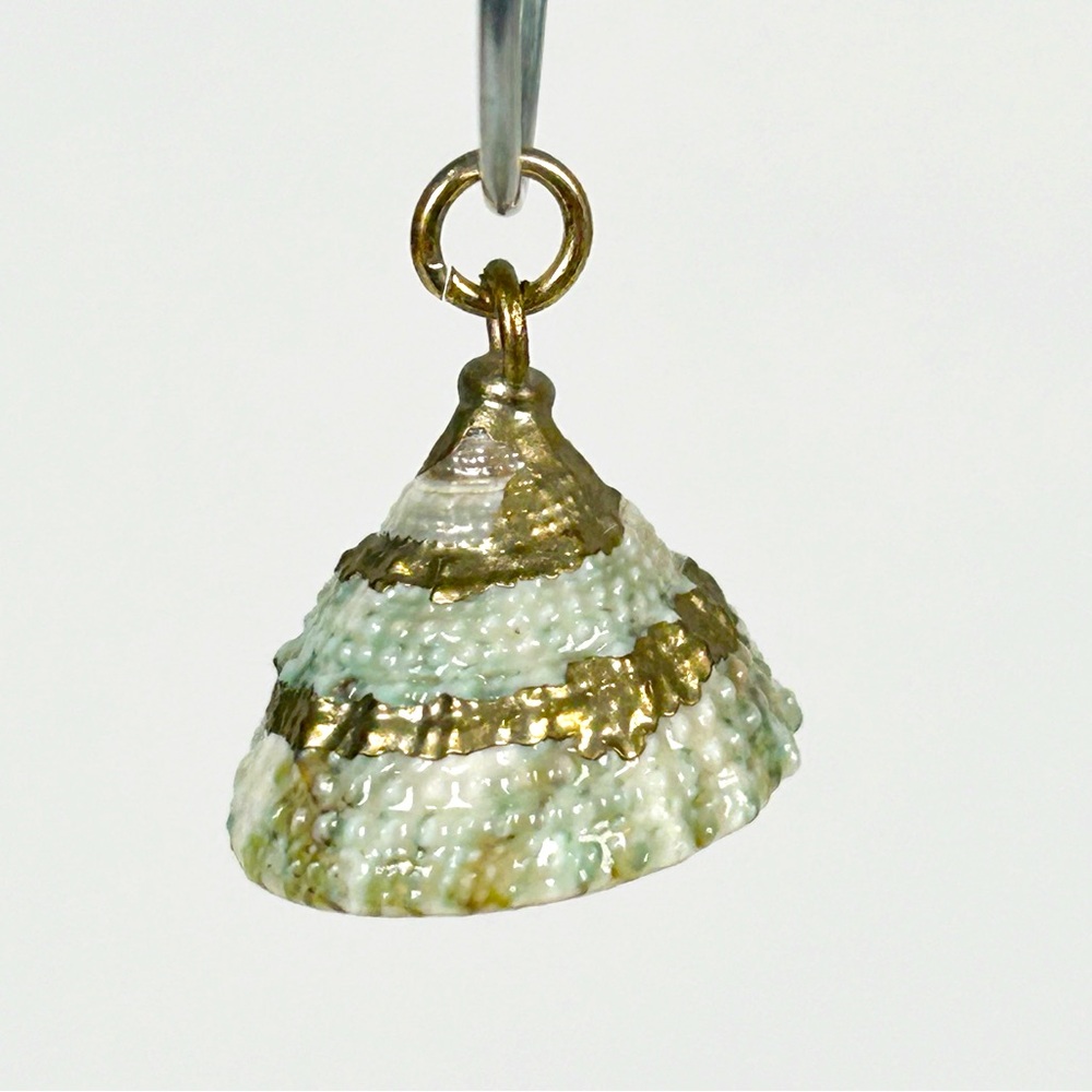 Vintage Sea Shell Pendant Hand Painted Gold Fill Trim Unique NEW